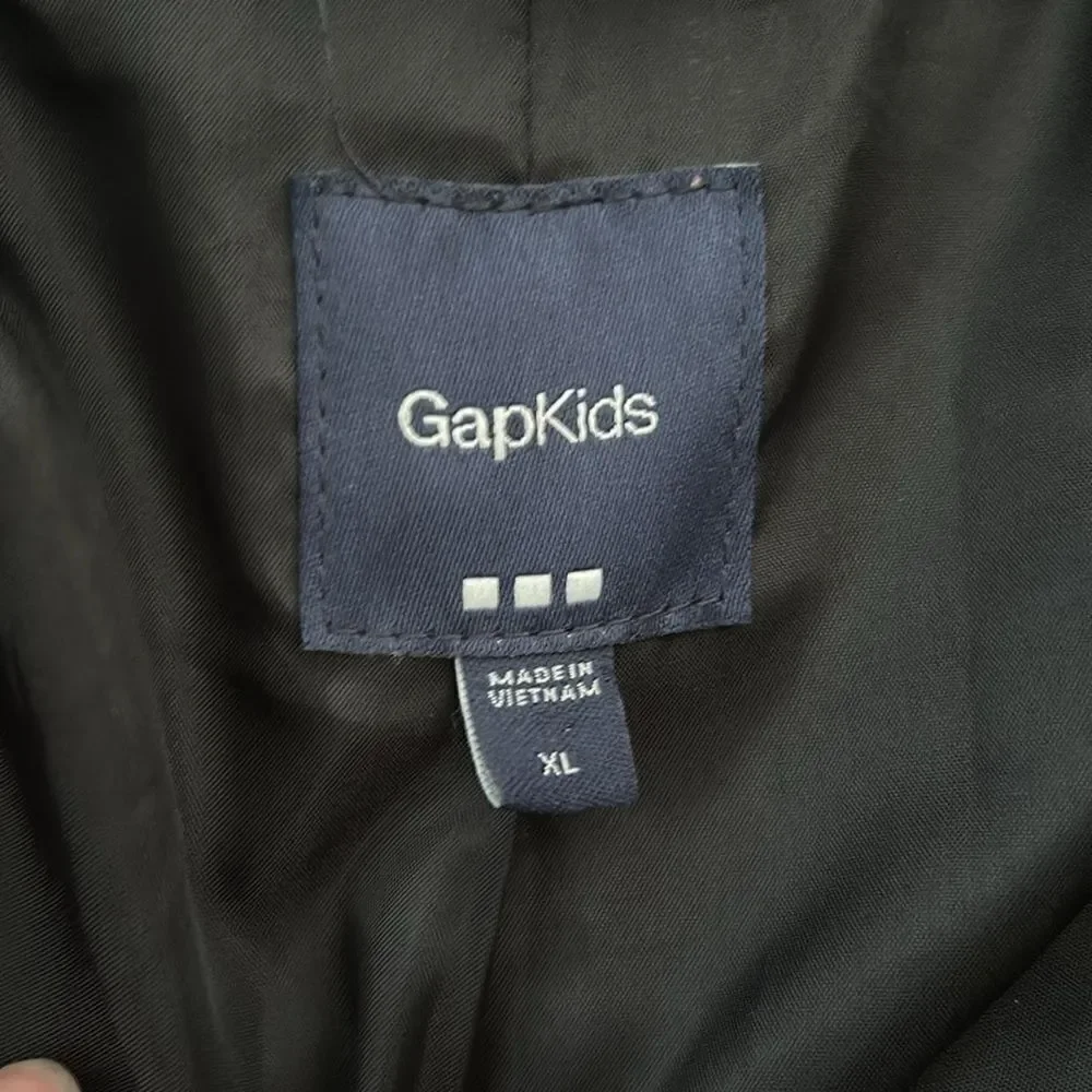 SUPER WARM LONG BLACK KIDS COAT FROM GAP SIZE LARGE EUC